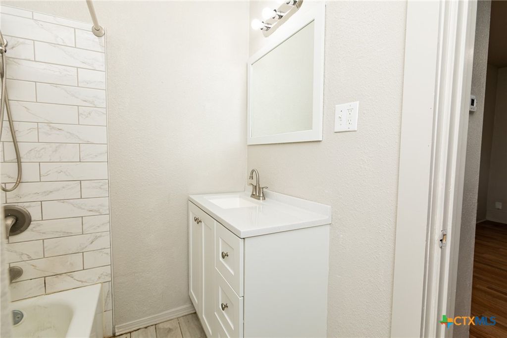 Image 15 of property listing at 905 N 9th Street, Temple, TX 76501