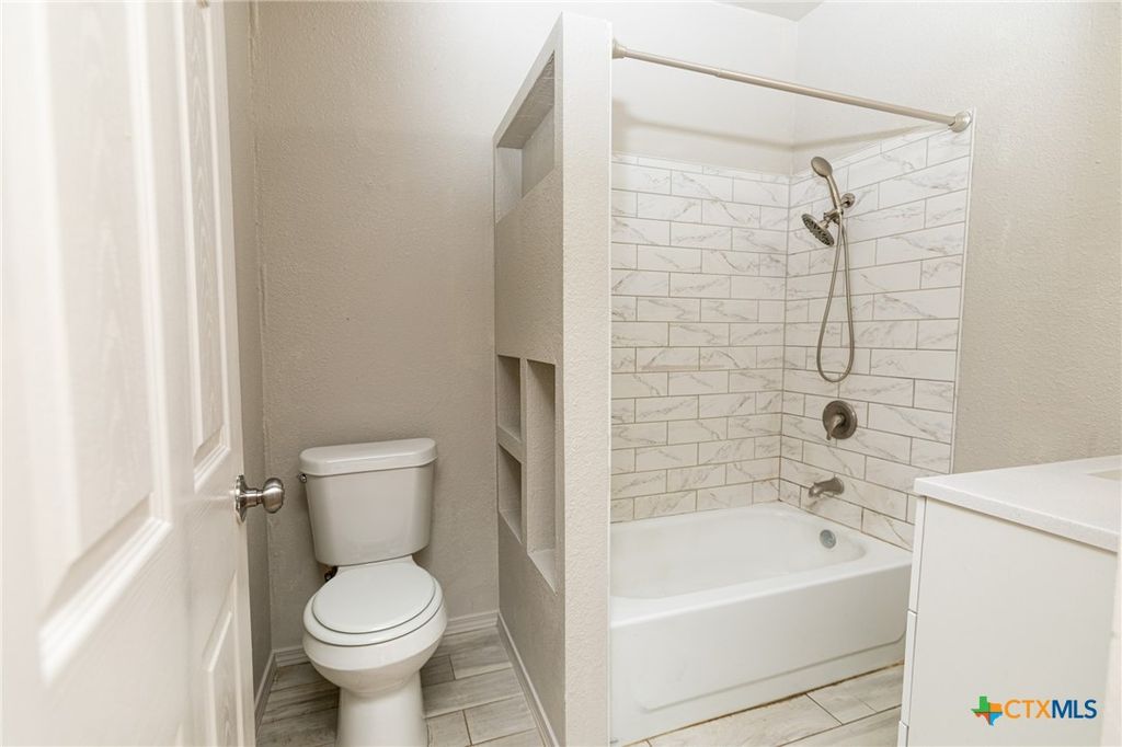 Image 16 of property listing at 905 N 9th Street, Temple, TX 76501