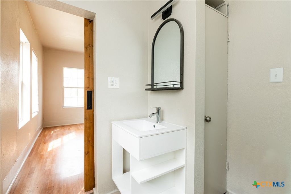 Image 22 of property listing at 905 N 9th Street, Temple, TX 76501