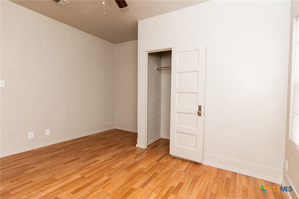 Image 23 of property listing at 905 N 9th Street, Temple, TX 76501