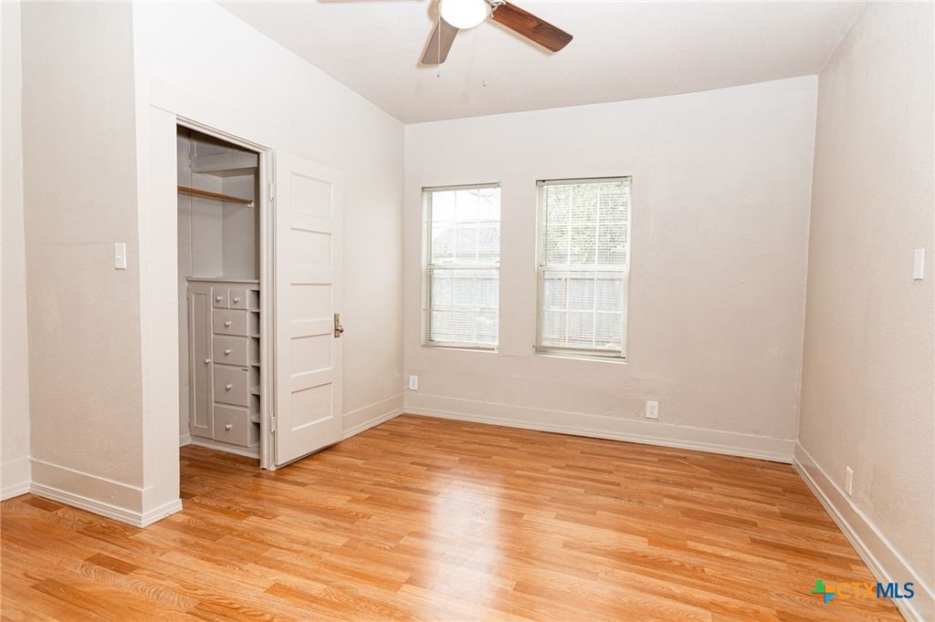 Image 24 of property listing at 905 N 9th Street, Temple, TX 76501