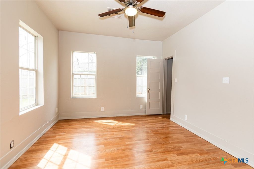 Image 26 of property listing at 905 N 9th Street, Temple, TX 76501