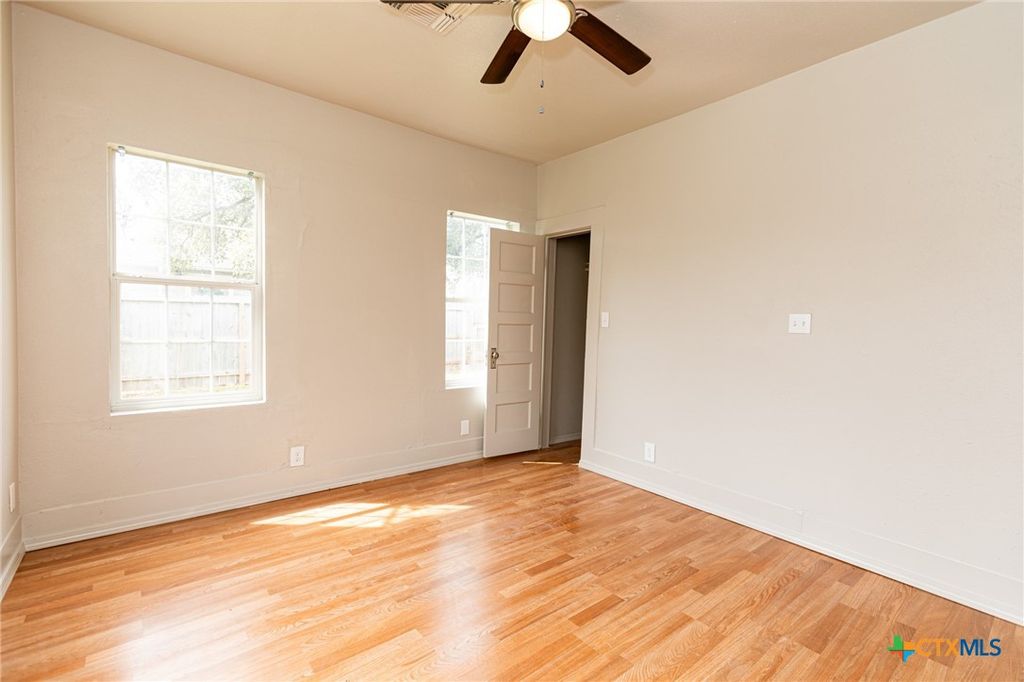 Image 27 of property listing at 905 N 9th Street, Temple, TX 76501