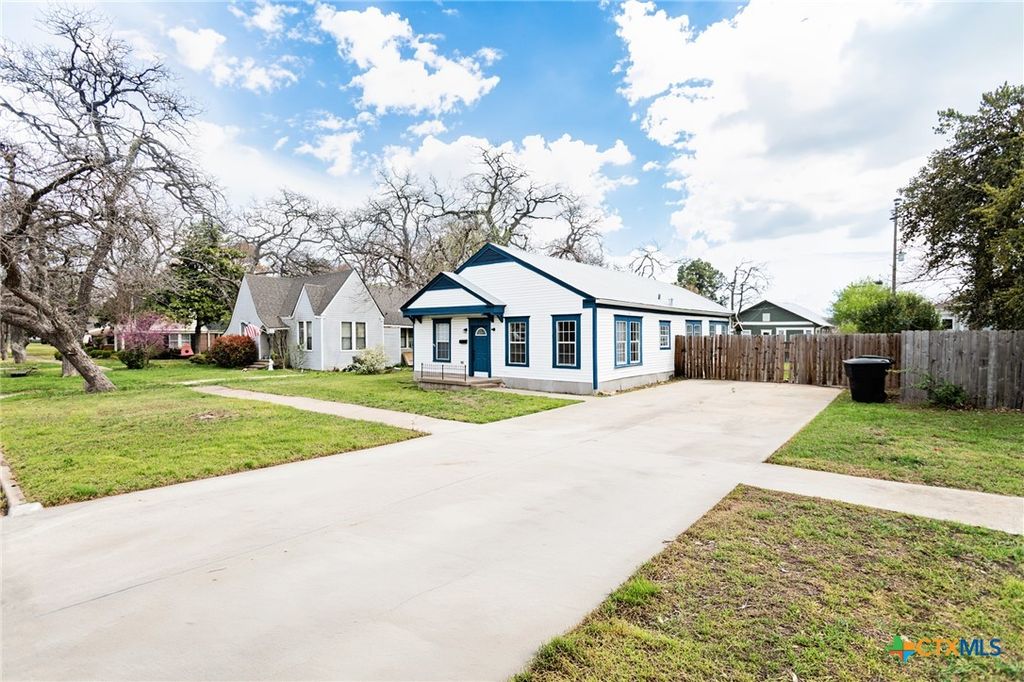Image 3 of property listing at 905 N 9th Street, Temple, TX 76501