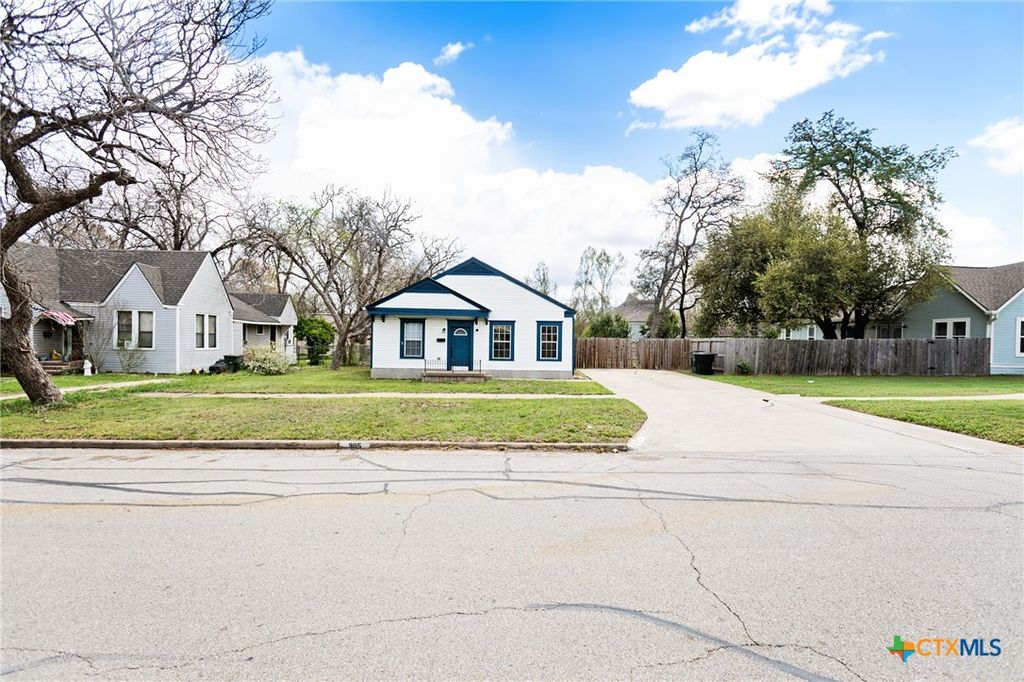 Image 4 of property listing at 905 N 9th Street, Temple, TX 76501