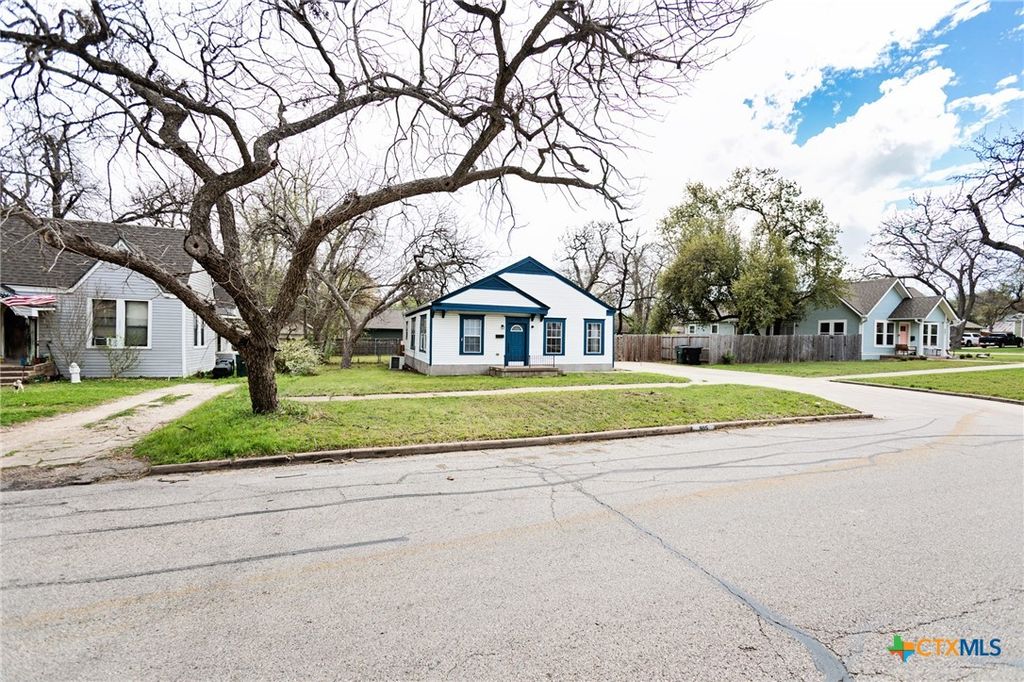 Image 5 of property listing at 905 N 9th Street, Temple, TX 76501