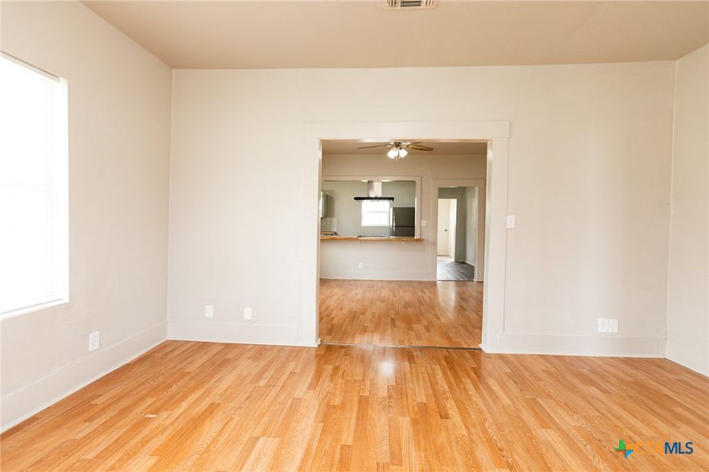 Image 9 of property listing at 905 N 9th Street, Temple, TX 76501