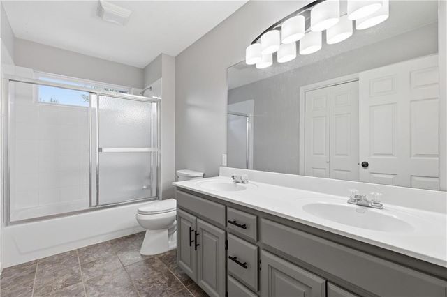 4904 Woodsonia Drive, Shawnee, KS 66226