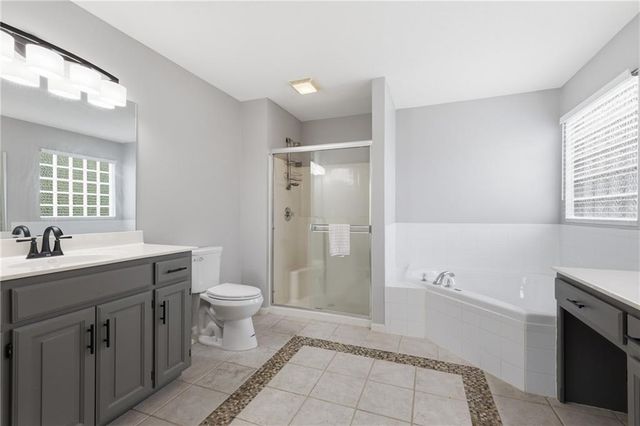 4904 Woodsonia Drive, Shawnee, KS 66226