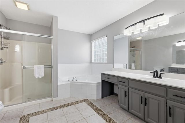 4904 Woodsonia Drive, Shawnee, KS 66226
