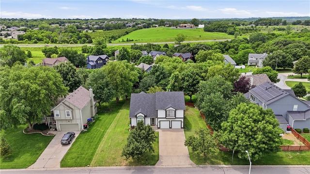 4904 Woodsonia Drive, Shawnee, KS 66226