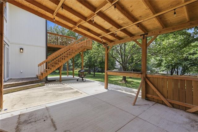 4904 Woodsonia Drive, Shawnee, KS 66226