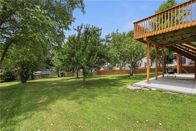 4904 Woodsonia Drive, Shawnee, KS 66226