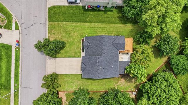 4904 Woodsonia Drive, Shawnee, KS 66226