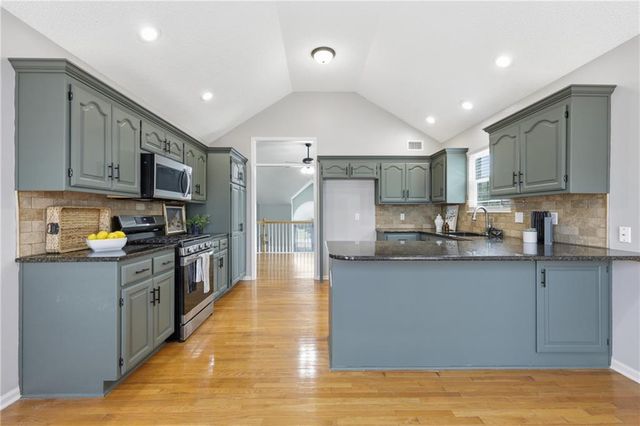 4904 Woodsonia Drive, Shawnee, KS 66226