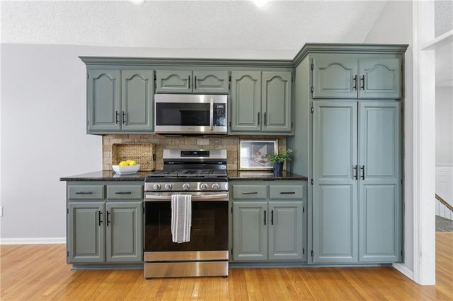 4904 Woodsonia Drive, Shawnee, KS 66226