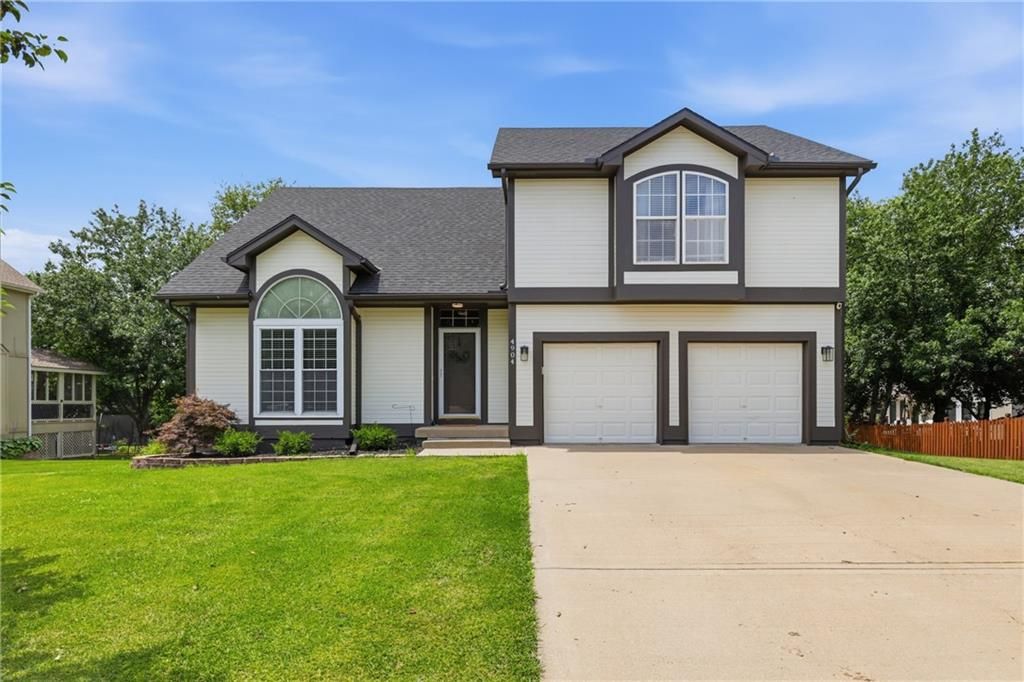 4904 Woodsonia Drive, Shawnee, KS 66226