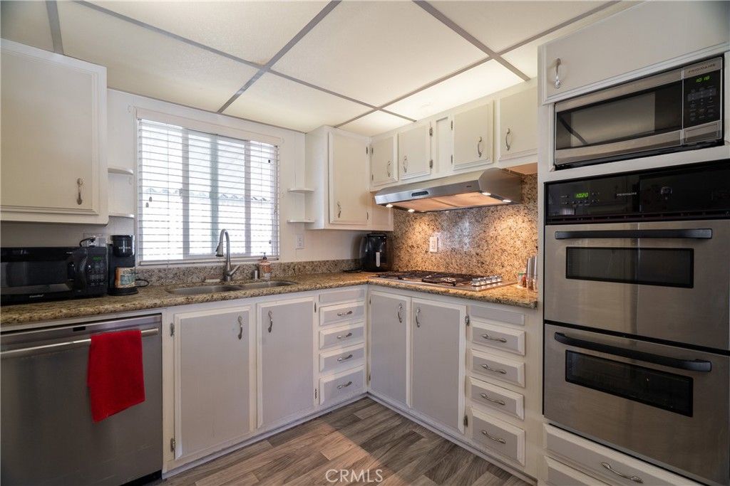 Image 10 of property listing at 10210 Baseline 263, Rancho Cucamonga, CA 91701