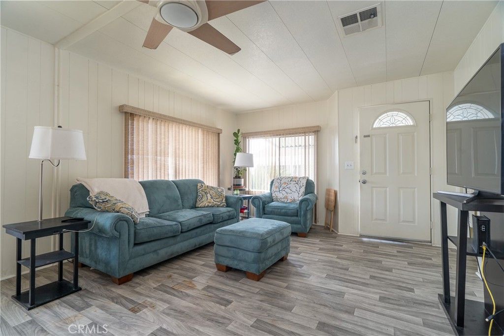 Image 6 of property listing at 10210 Baseline 263, Rancho Cucamonga, CA 91701