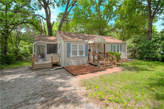 9248 McGee Street, Kansas City, MO 64114