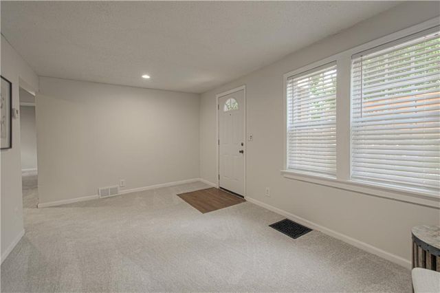 9248 McGee Street, Kansas City, MO 64114