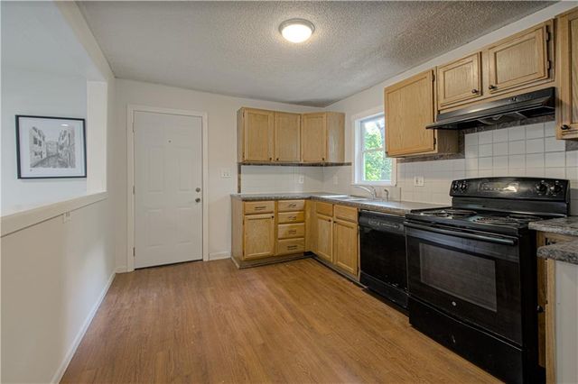 9248 McGee Street, Kansas City, MO 64114