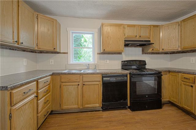 9248 McGee Street, Kansas City, MO 64114