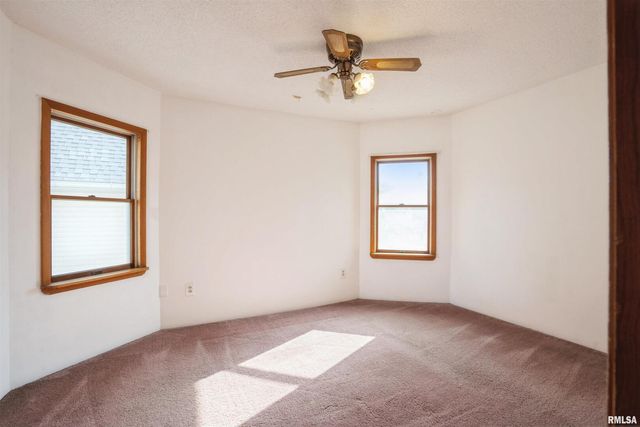 837 14TH Avenue S, Clinton, IA 52732