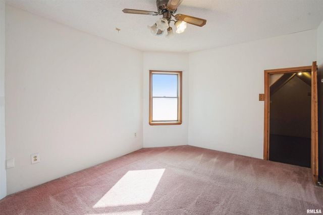 837 14TH Avenue S, Clinton, IA 52732