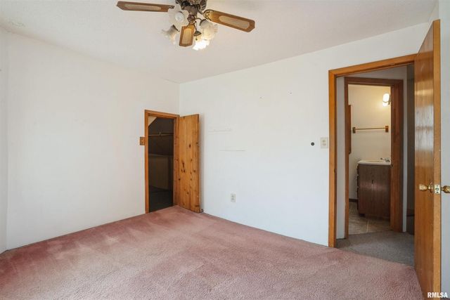 837 14TH Avenue S, Clinton, IA 52732