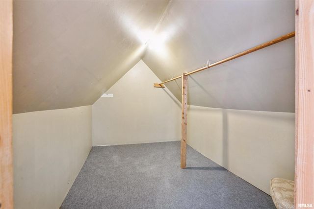 837 14TH Avenue S, Clinton, IA 52732