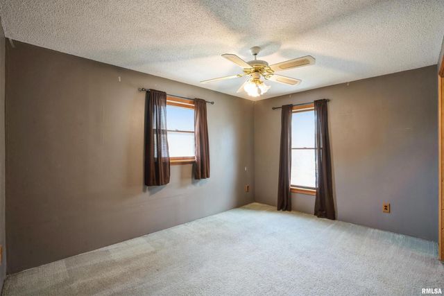 837 14TH Avenue S, Clinton, IA 52732