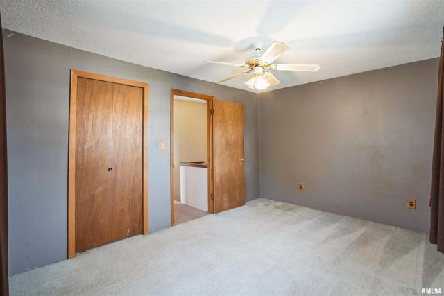 837 14TH Avenue S, Clinton, IA 52732