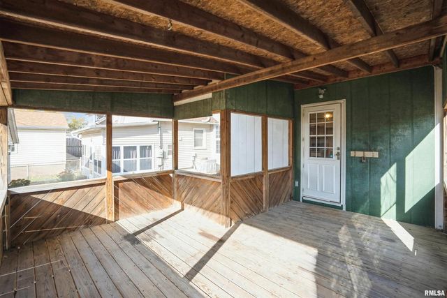 837 14TH Avenue S, Clinton, IA 52732