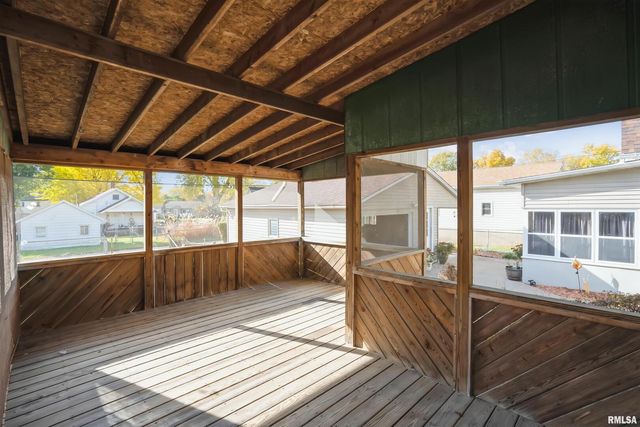 837 14TH Avenue S, Clinton, IA 52732