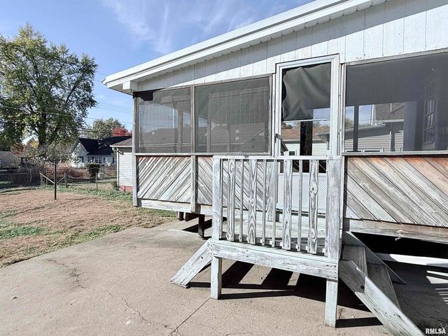 837 14TH Avenue S, Clinton, IA 52732