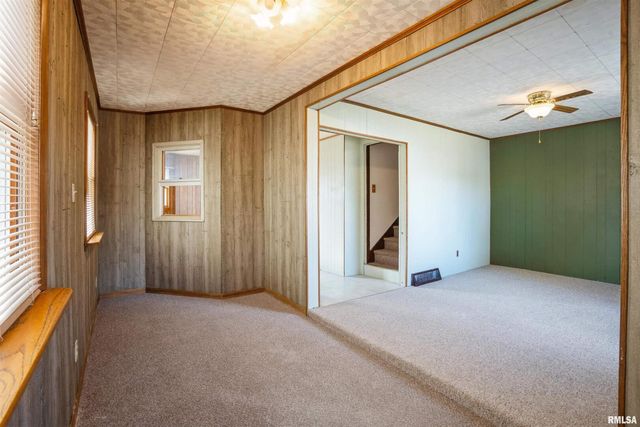 837 14TH Avenue S, Clinton, IA 52732