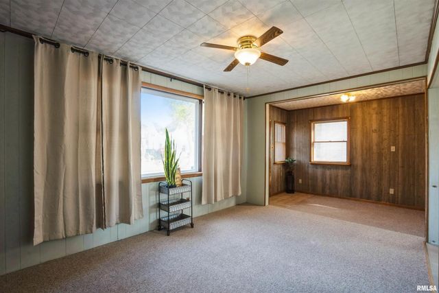 837 14TH Avenue S, Clinton, IA 52732