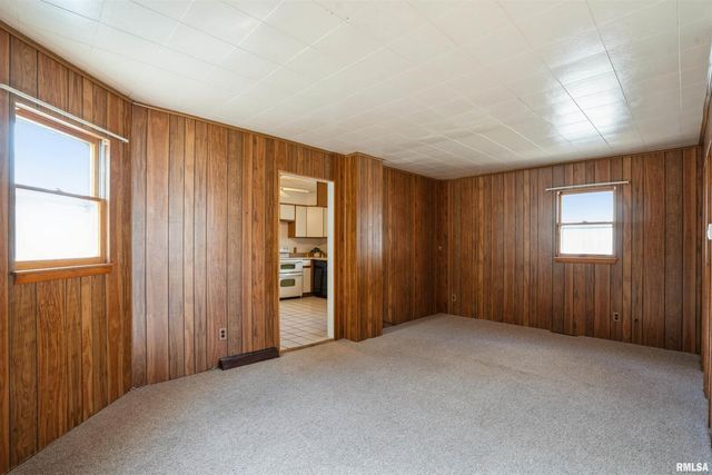 837 14TH Avenue S, Clinton, IA 52732