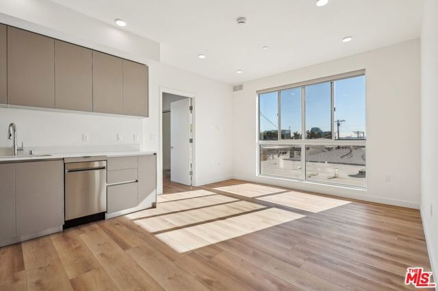 1814 Federal Avenue 303, Los Angeles, CA 90025