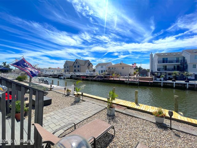 778 Tunney Point Drive, Toms River, NJ 08753