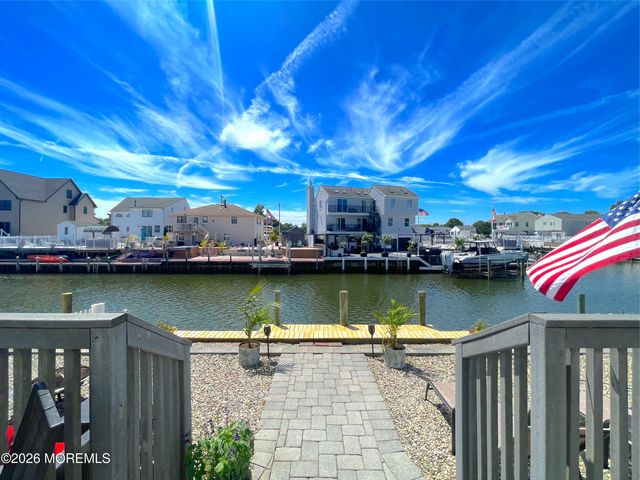 778 Tunney Point Drive, Toms River, NJ 08753
