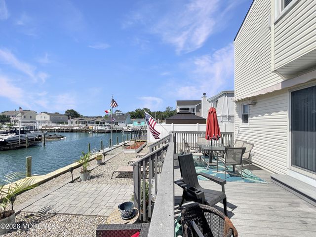 778 Tunney Point Drive, Toms River, NJ 08753