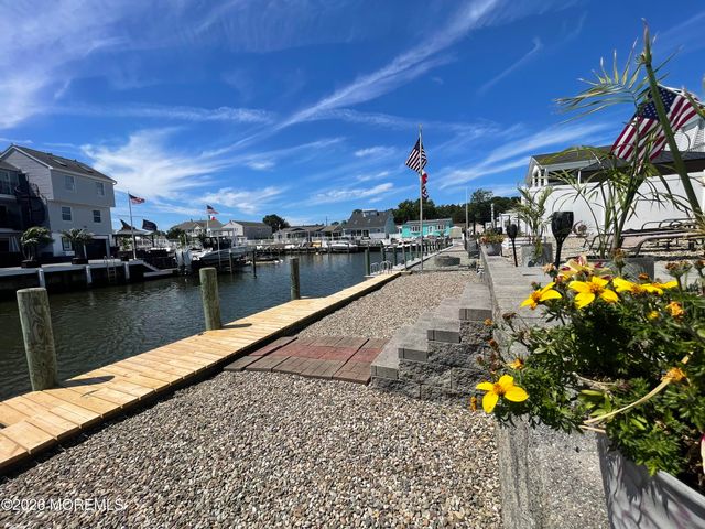 778 Tunney Point Drive, Toms River, NJ 08753