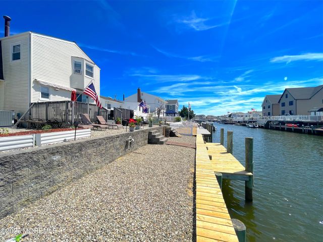 778 Tunney Point Drive, Toms River, NJ 08753