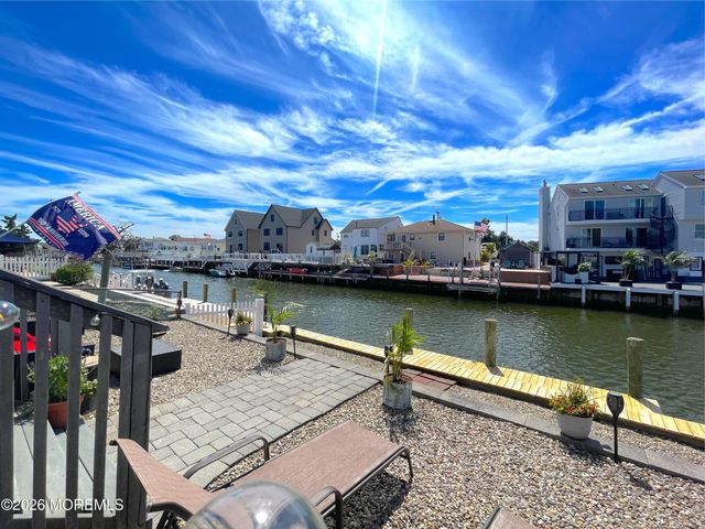 778 Tunney Point Drive, Toms River, NJ 08753