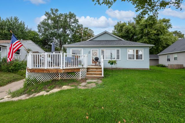 712 S CODY Road, Leclaire, IA 52753
