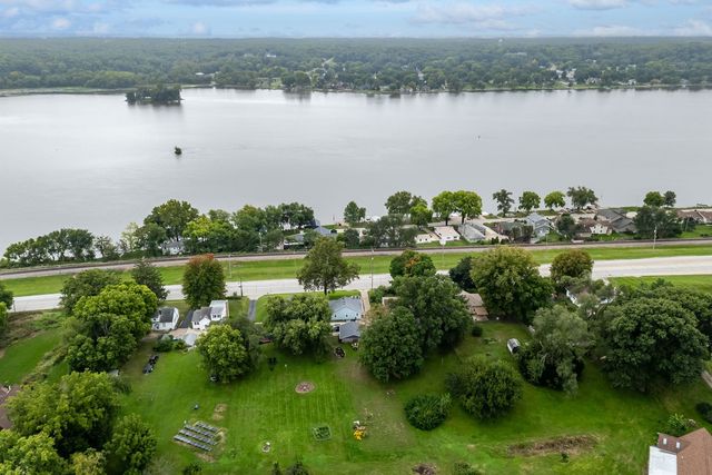 712 S CODY Road, Leclaire, IA 52753
