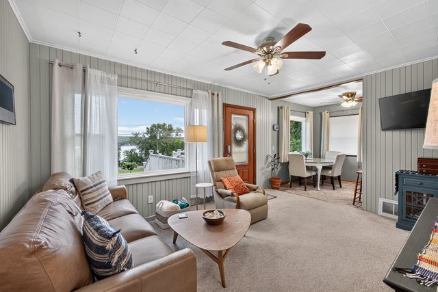 712 S CODY Road, Leclaire, IA 52753