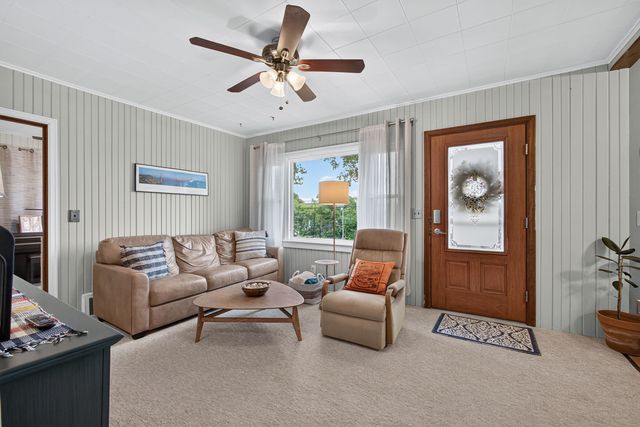 712 S CODY Road, Leclaire, IA 52753